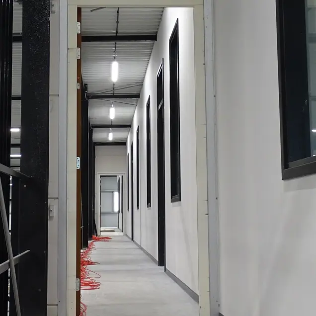 Wand tussen bedrijfsruimtes