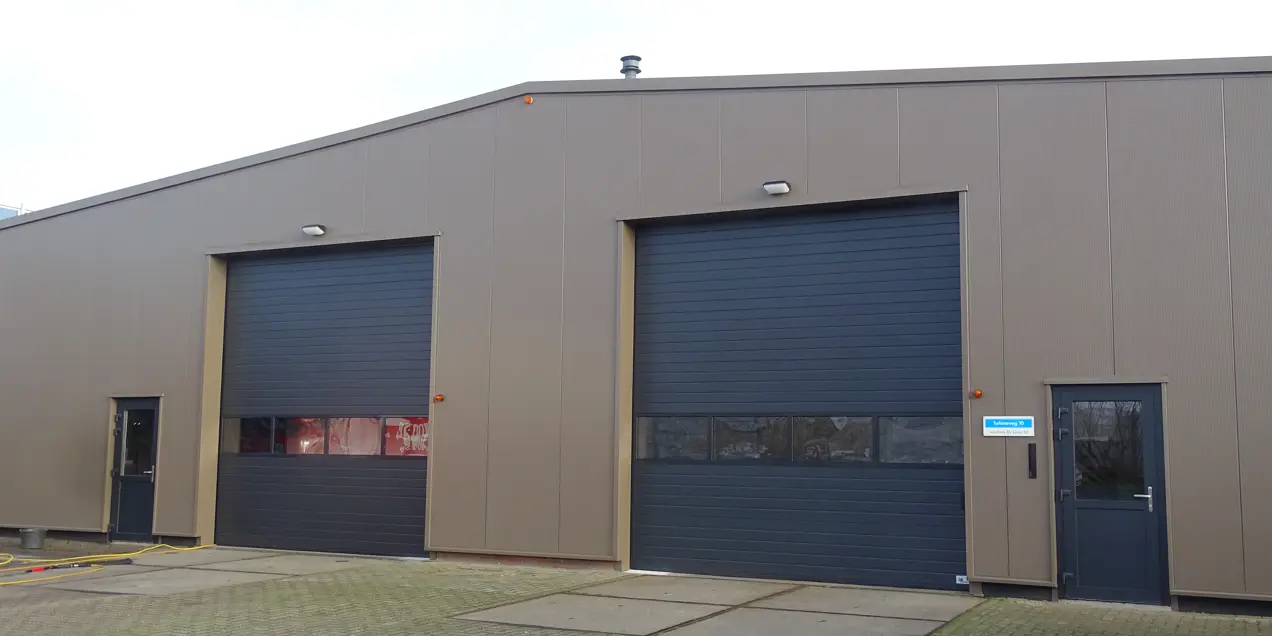 Voorgevel transportbedrijf